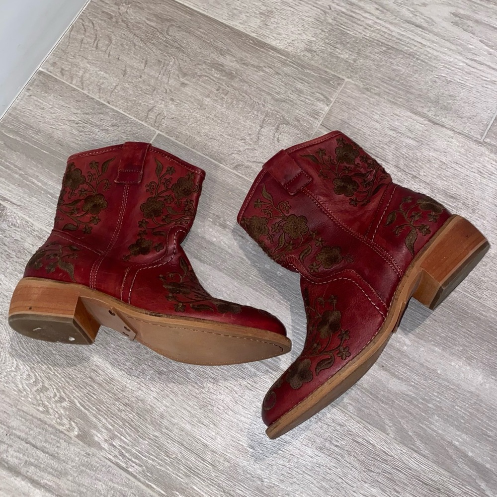 NEVER WORN: TAOS Footwear Privilege Cowboy Boots Spice Red